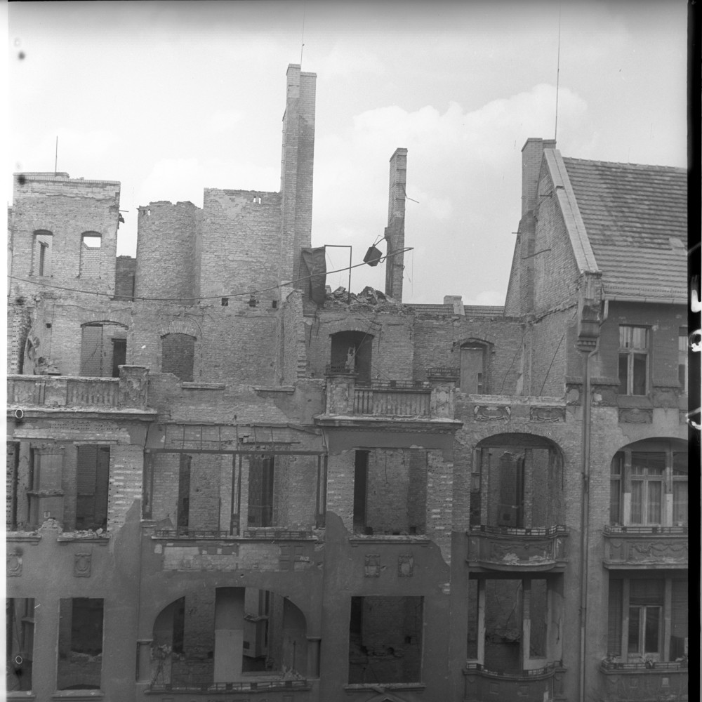 Negativ: Ruine, Grunewaldstraße 22, 1951 (Museen Tempelhof-Schöneberg/Herwarth Staudt CC BY-NC-SA)