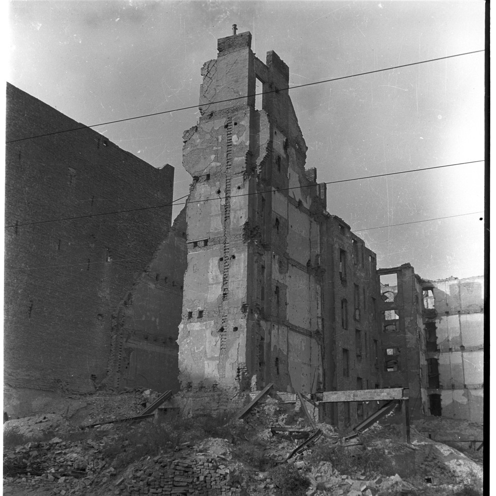 Negativ: Ruine, Grunewaldstraße 31, 1949 (Museen Tempelhof-Schöneberg/Herwarth Staudt CC BY-NC-SA)