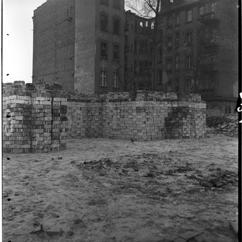 Negativ: Ruine, Grunewaldstraße 42, 1952 (Museen Tempelhof-Schöneberg/Herwarth Staudt CC BY-NC-SA)