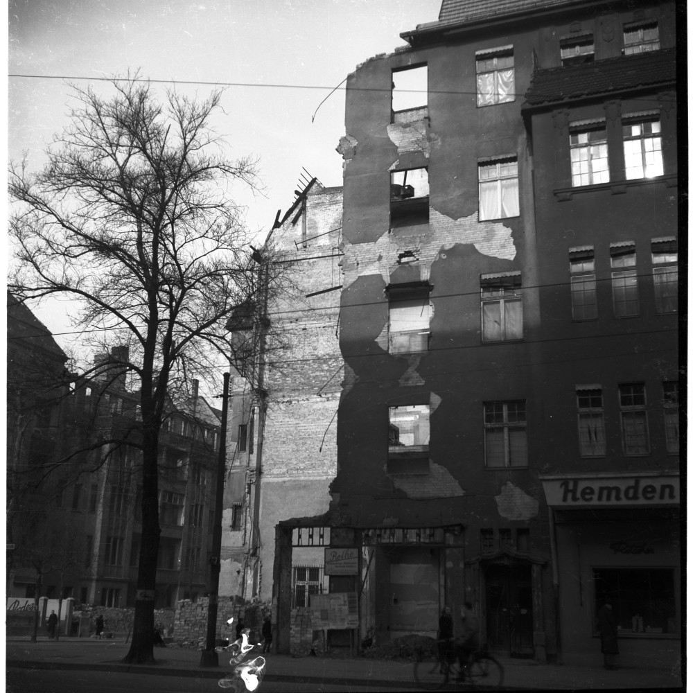 Negativ: Ruine, Grunewaldstraße 50, 1950 (Museen Tempelhof-Schöneberg/Herwarth Staudt CC BY-NC-SA)