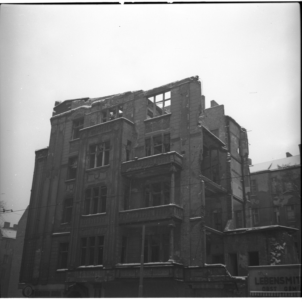 Negativ: Ruine, Grunewaldstraße 60, 1952 (Museen Tempelhof-Schöneberg/Herwarth Staudt CC BY-NC-SA)