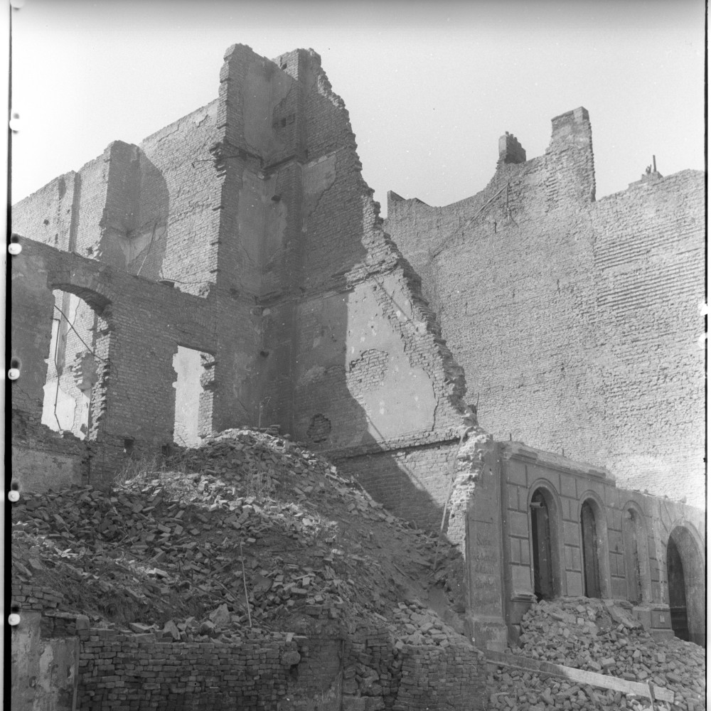 Negativ: Ruine, Grunewaldstraße 94, 1951 (Museen Tempelhof-Schöneberg/Herwarth Staudt CC BY-NC-SA)