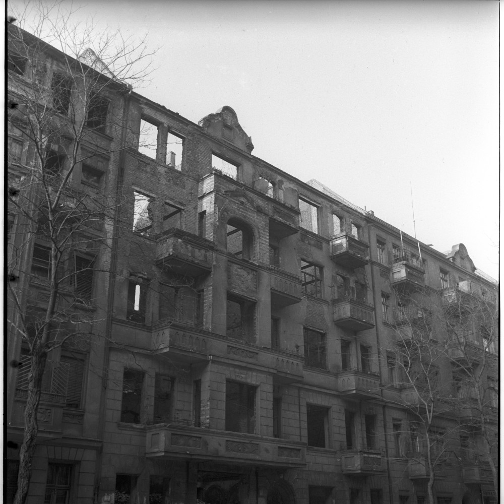 Negativ: Ruine, Gustav-Müller-Straße 23, 1950 (Museen Tempelhof-Schöneberg/Herwarth Staudt CC BY-NC-SA)