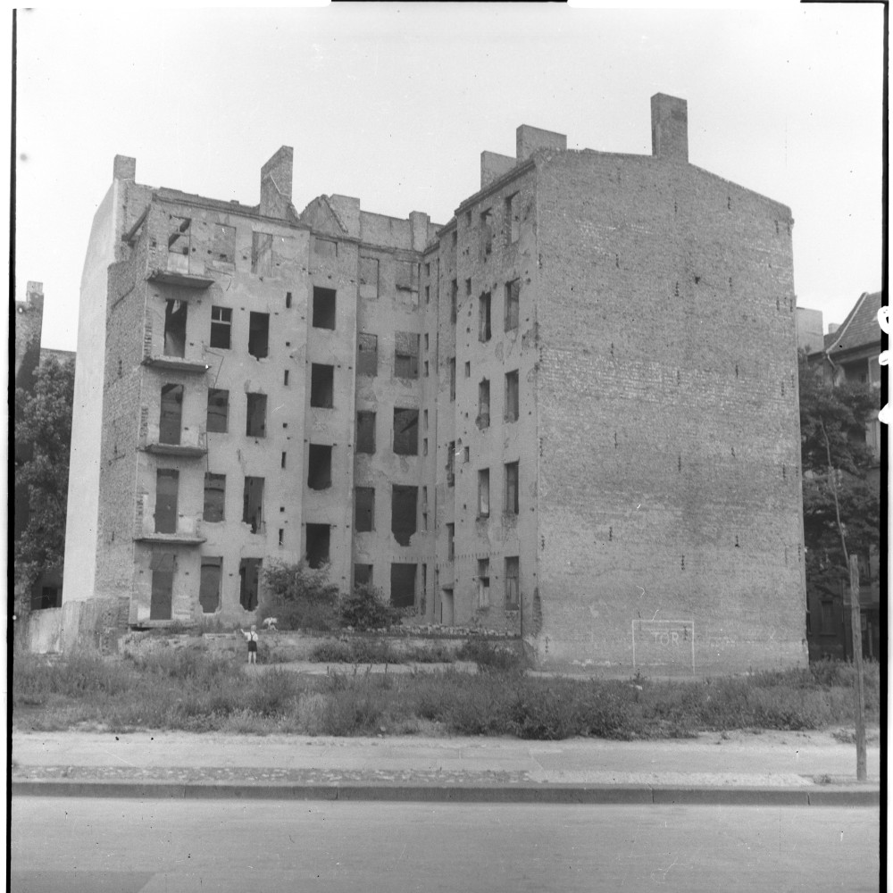 Negativ: Ruine, Gustav-Müller-Straße 26, 1951 (Museen Tempelhof-Schöneberg/Herwarth Staudt CC BY-NC-SA)