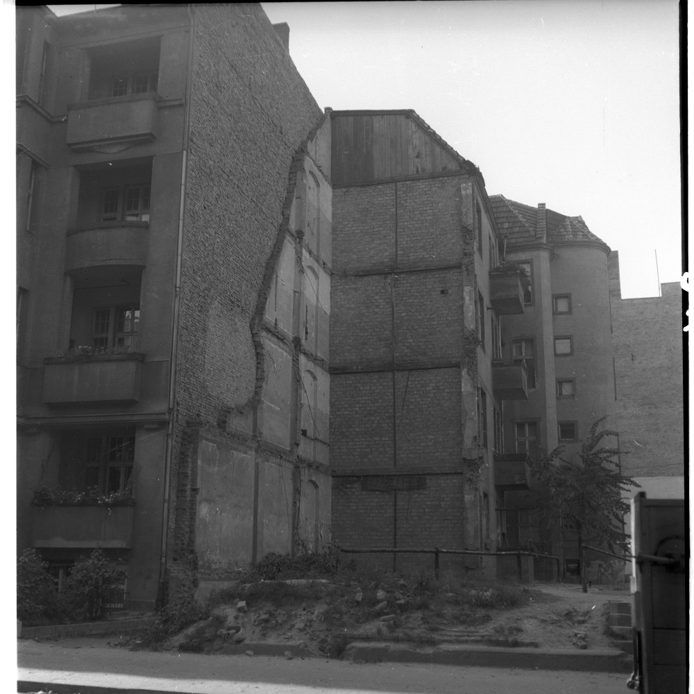 Negativ: Ruine, Handjerystraße 23, 1951 (Museen Tempelhof-Schöneberg/Herwarth Staudt CC BY-NC-SA)