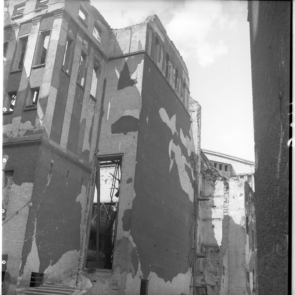 Negativ: Ruine, Hauptstraße 139, 1950 (Museen Tempelhof-Schöneberg/Herwarth Staudt CC BY-NC-SA)