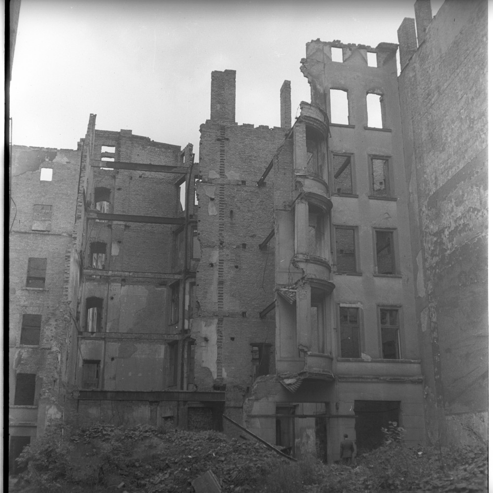 Negativ: Ruine, Hauptstraße 5, 1950 (Museen Tempelhof-Schöneberg/Herwarth Staudt CC BY-NC-SA)