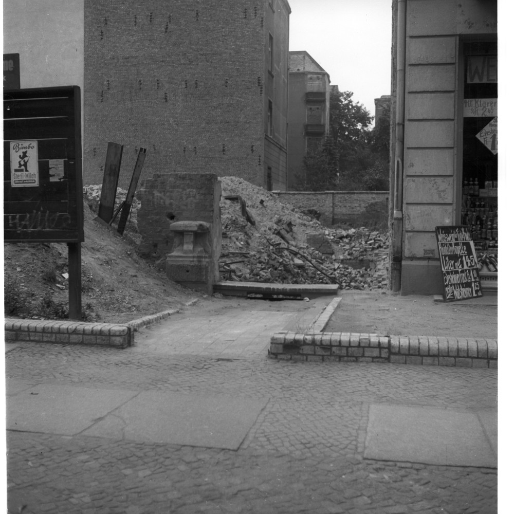 Negativ: Ruine, Hedwigstraße 3, 1952 (Museen Tempelhof-Schöneberg/Herwarth Staudt CC BY-NC-SA)