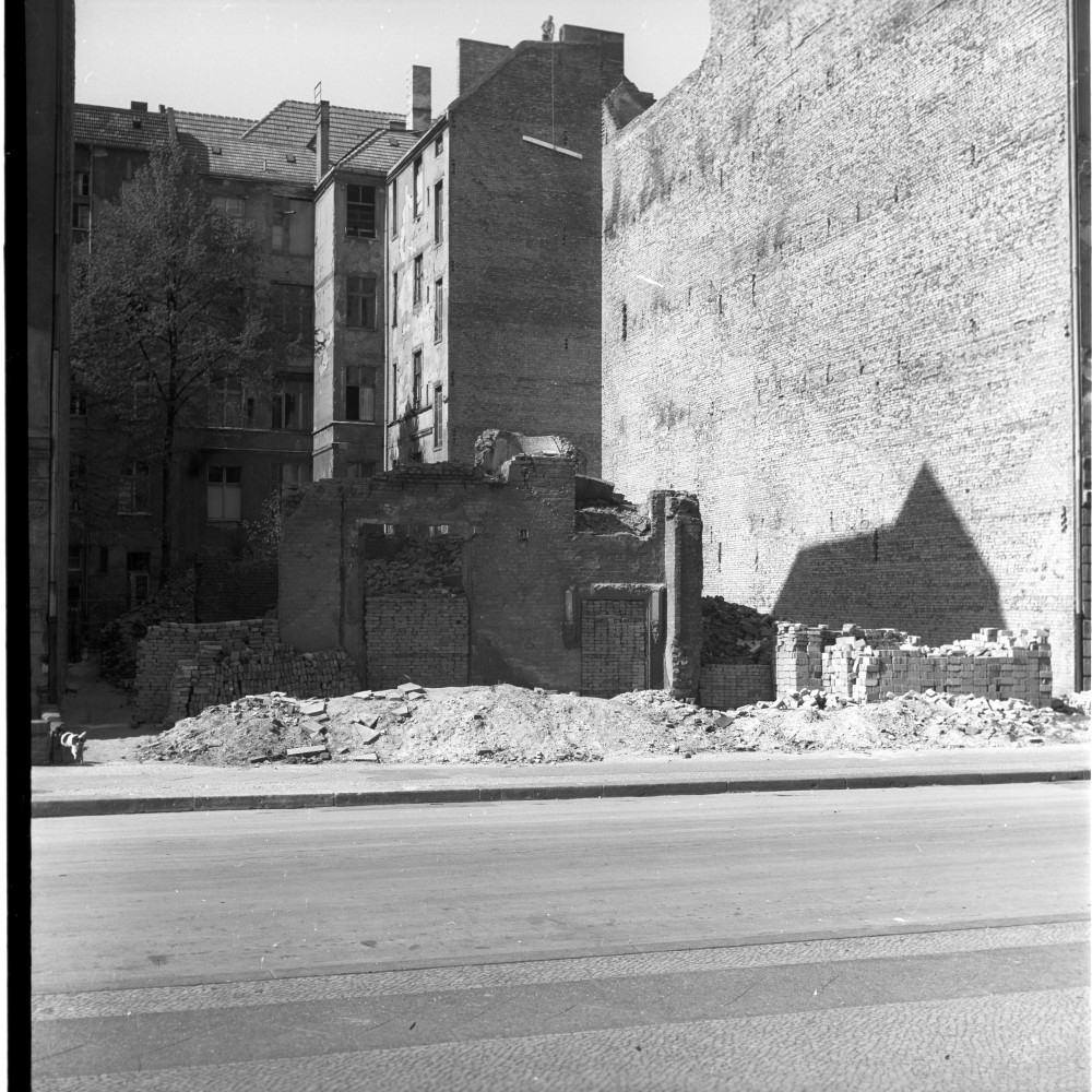 Negativ: Ruine, Heilbronner Straße 11, 1953 (Museen Tempelhof-Schöneberg/Herwarth Staudt CC BY-NC-SA)