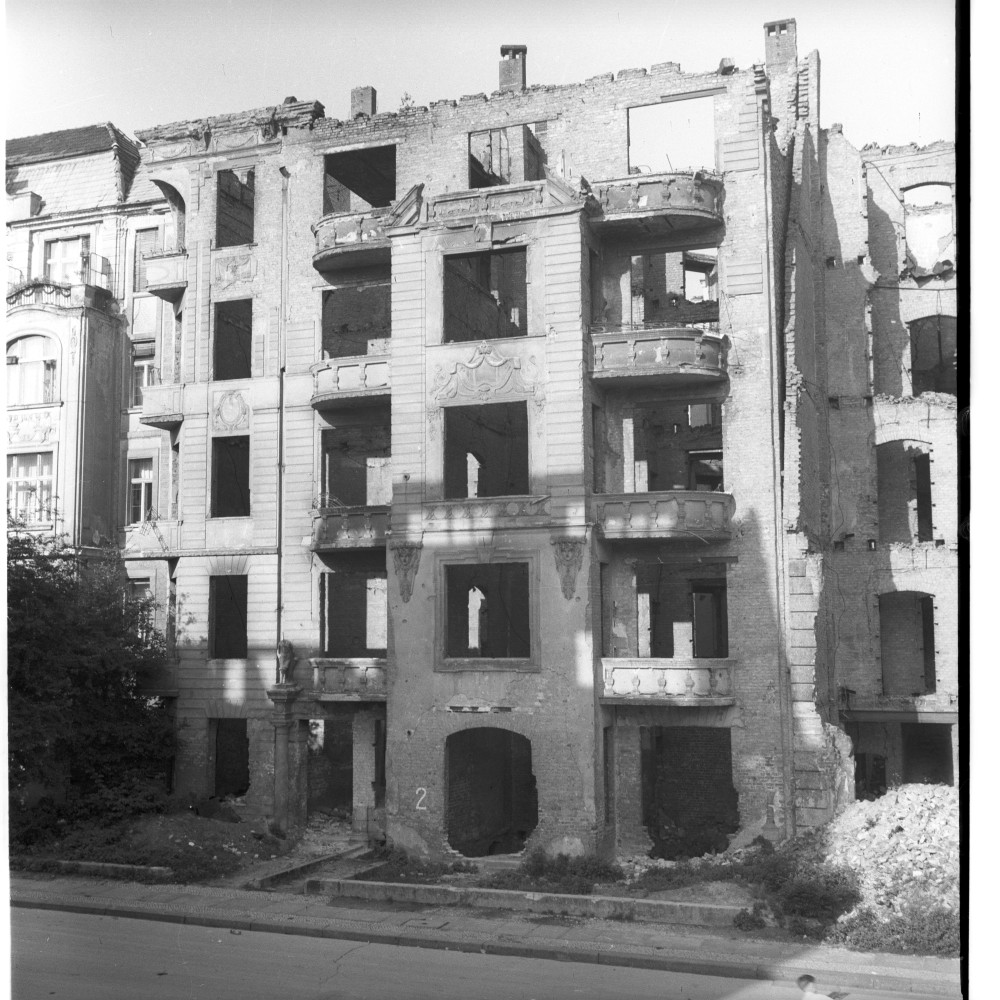 Negativ: Ruine, Heilbronner Straße 2, 1951 (Museen Tempelhof-Schöneberg/Herwarth Staudt CC BY-NC-SA)