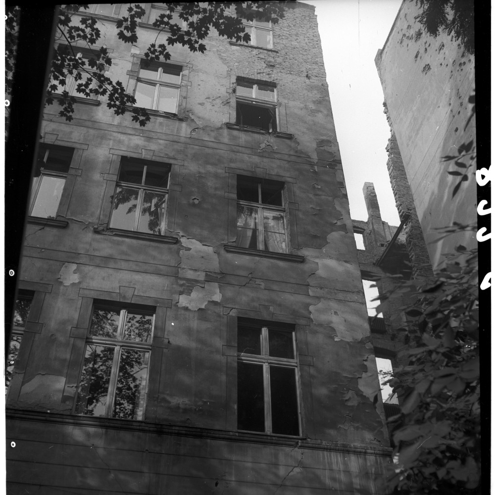 Negativ: Ruine, Heilbronner Straße 30, 1951 (Museen Tempelhof-Schöneberg/Herwarth Staudt CC BY-NC-SA)