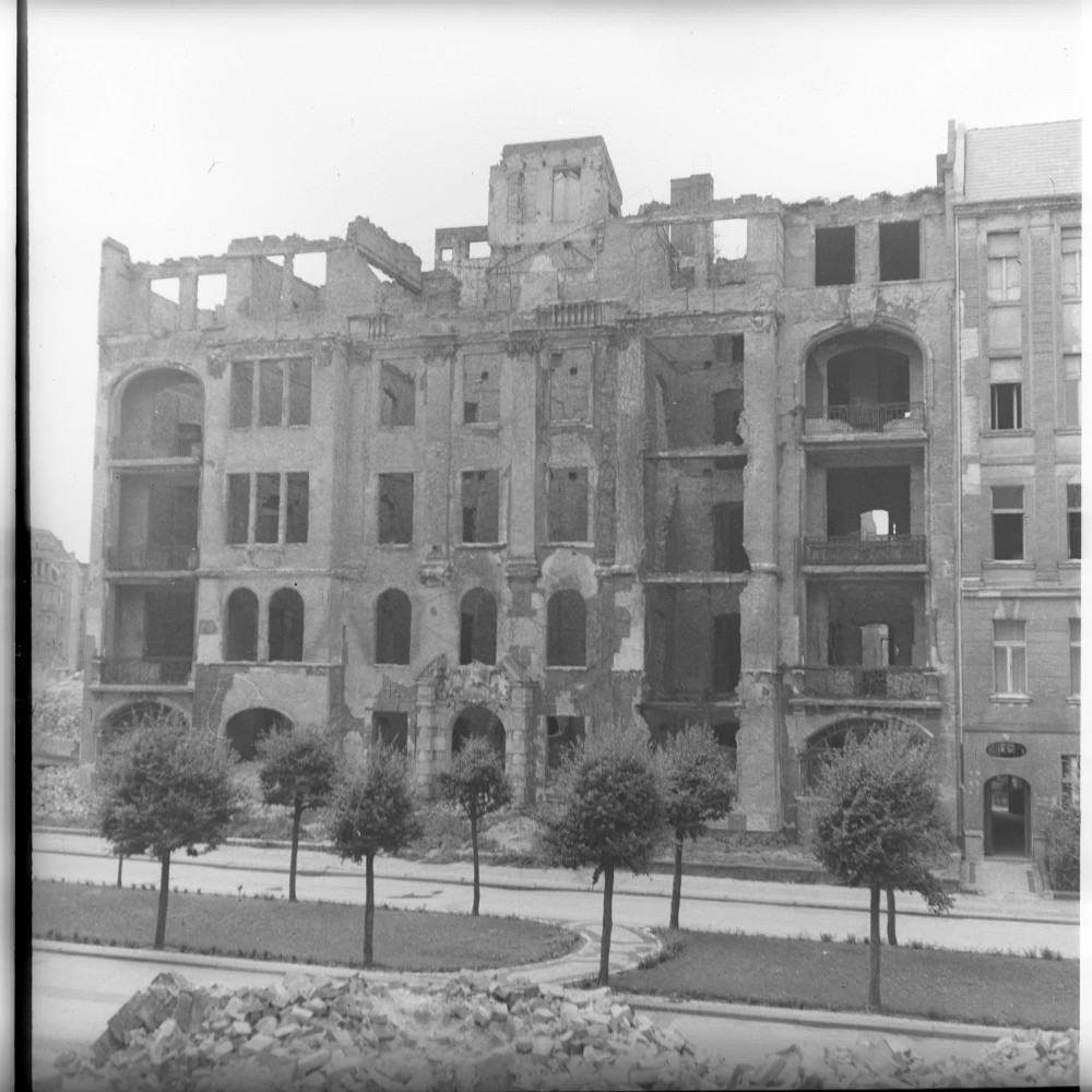 Negativ: Ruine, Heilbronner Straße 4, 1951 (Museen Tempelhof-Schöneberg/Herwarth Staudt CC BY-NC-SA)