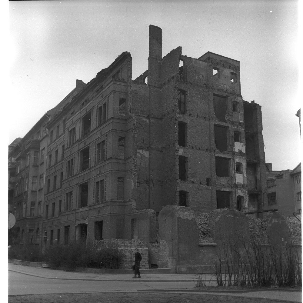 Negativ: Ruine, Heylstraße 9, 1951 (Museen Tempelhof-Schöneberg/Herwarth Staudt CC BY-NC-SA)