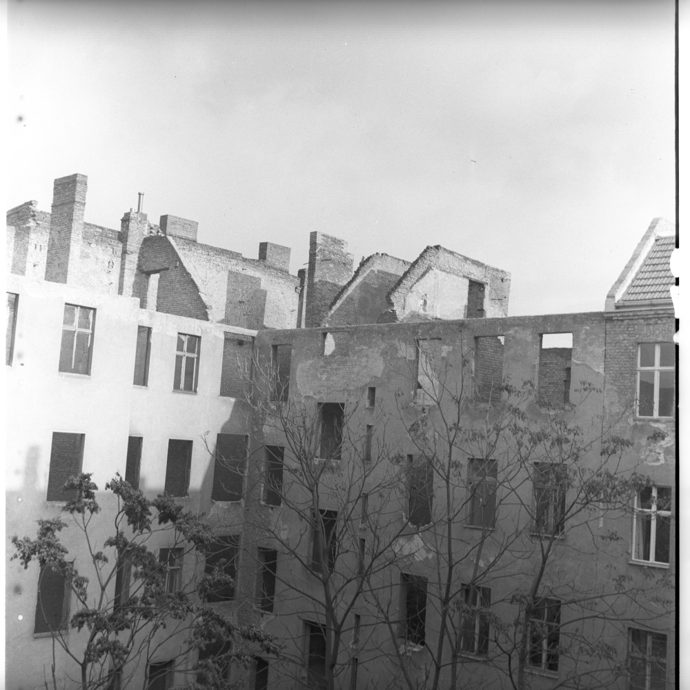Negativ: Ruine, Hohenfriedbergstraße 25, 1951 (Museen Tempelhof-Schöneberg/Herwarth Staudt CC BY-NC-SA)