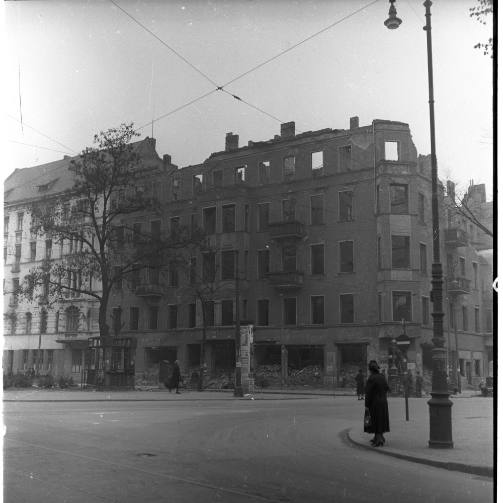 Negativ: Ruine, Hohenstaufenstraße 1, 1950 (Museen Tempelhof-Schöneberg/Herwarth Staudt CC BY-NC-SA)