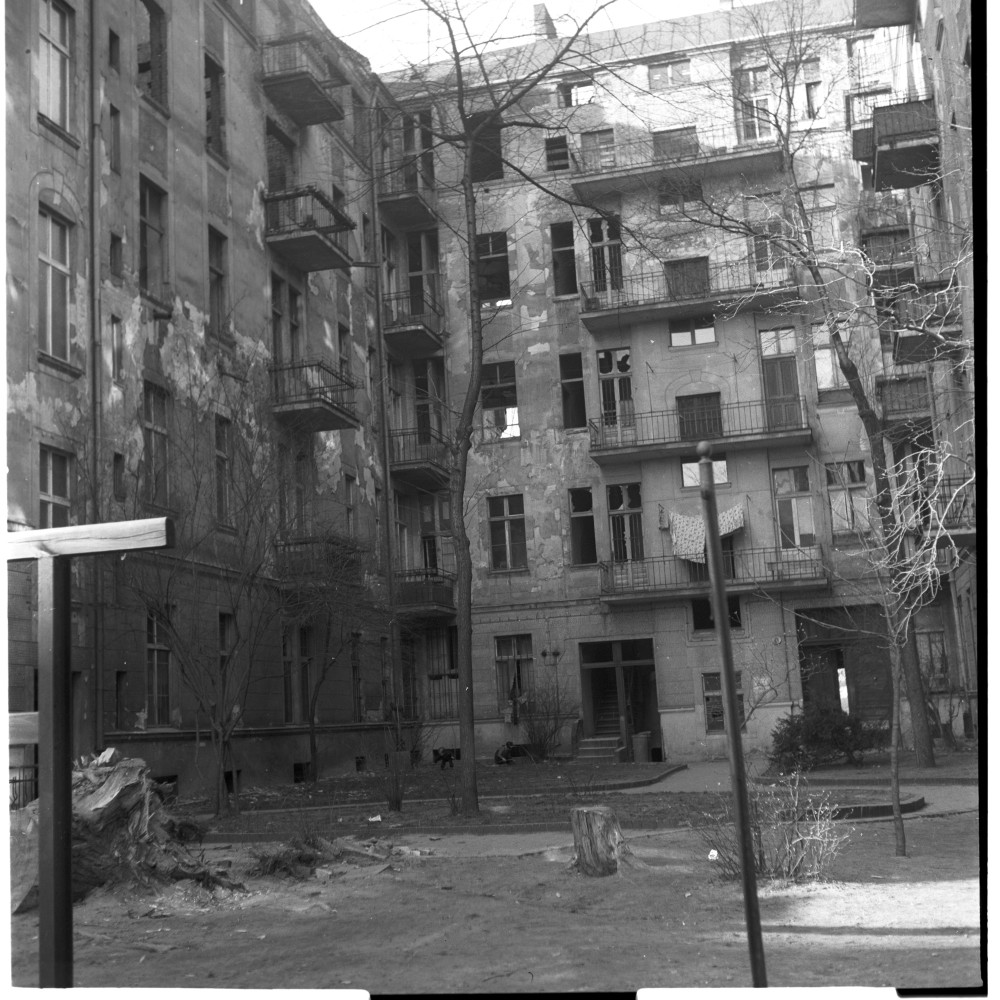 Negativ: Ruine, Hohenstaufenstraße 51, 1953 (Museen Tempelhof-Schöneberg/Herwarth Staudt CC BY-NC-SA)