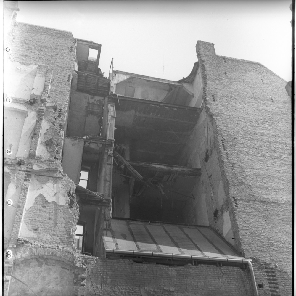 Negativ: Ruine, Illstraße 11, 1951 (Museen Tempelhof-Schöneberg/Herwarth Staudt CC BY-NC-SA)