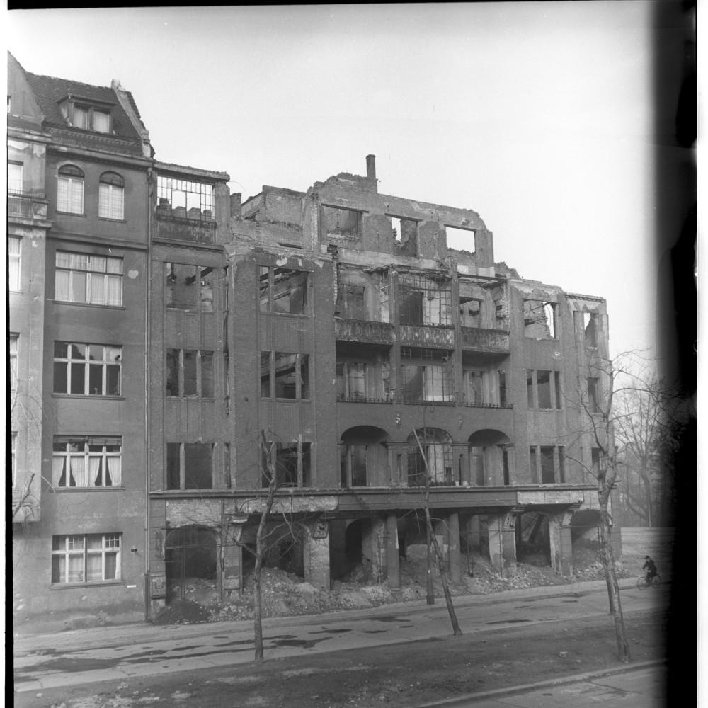 Negativ: Ruine, Innsbrucker Straße 19, 1950 (Museen Tempelhof-Schöneberg/Herwarth Staudt CC BY-NC-SA)
