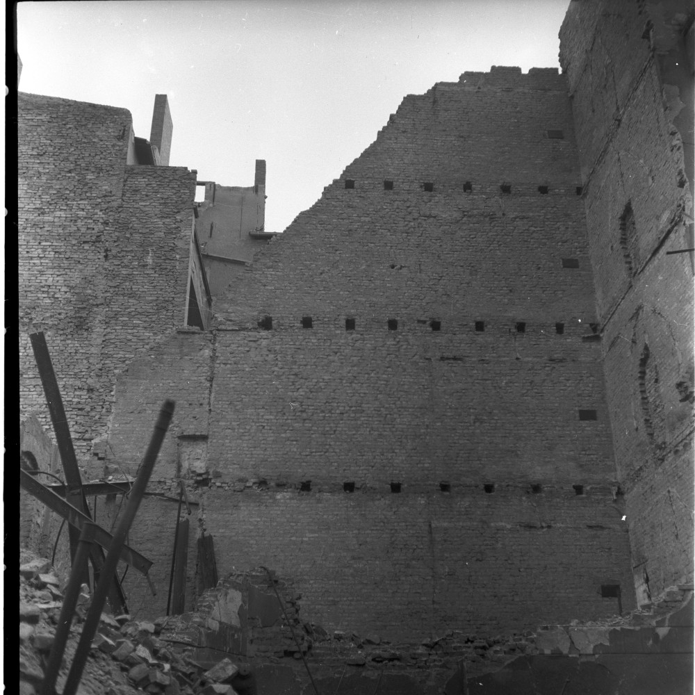 Negativ: Ruine, Innsbrucker Straße 21, 1950 (Museen Tempelhof-Schöneberg/Herwarth Staudt CC BY-NC-SA)