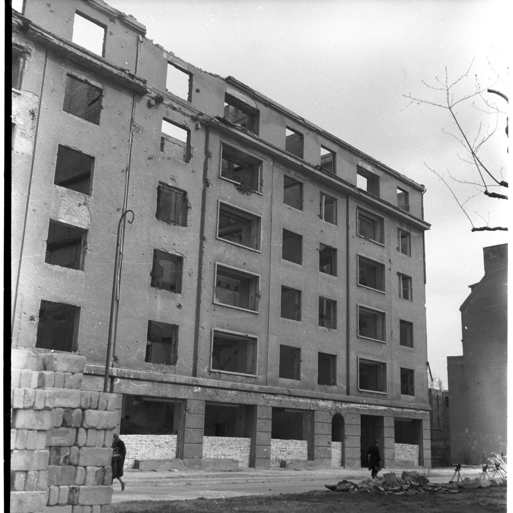 Negativ: Ruine, Innsbrucker Straße 47, 1950 (Museen Tempelhof-Schöneberg/Herwarth Staudt CC BY-NC-SA)