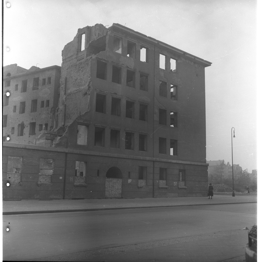 Negativ: Ruine, Innsbrucker Straße 48/49, 1951 (Museen Tempelhof-Schöneberg/Herwarth Staudt CC BY-NC-SA)