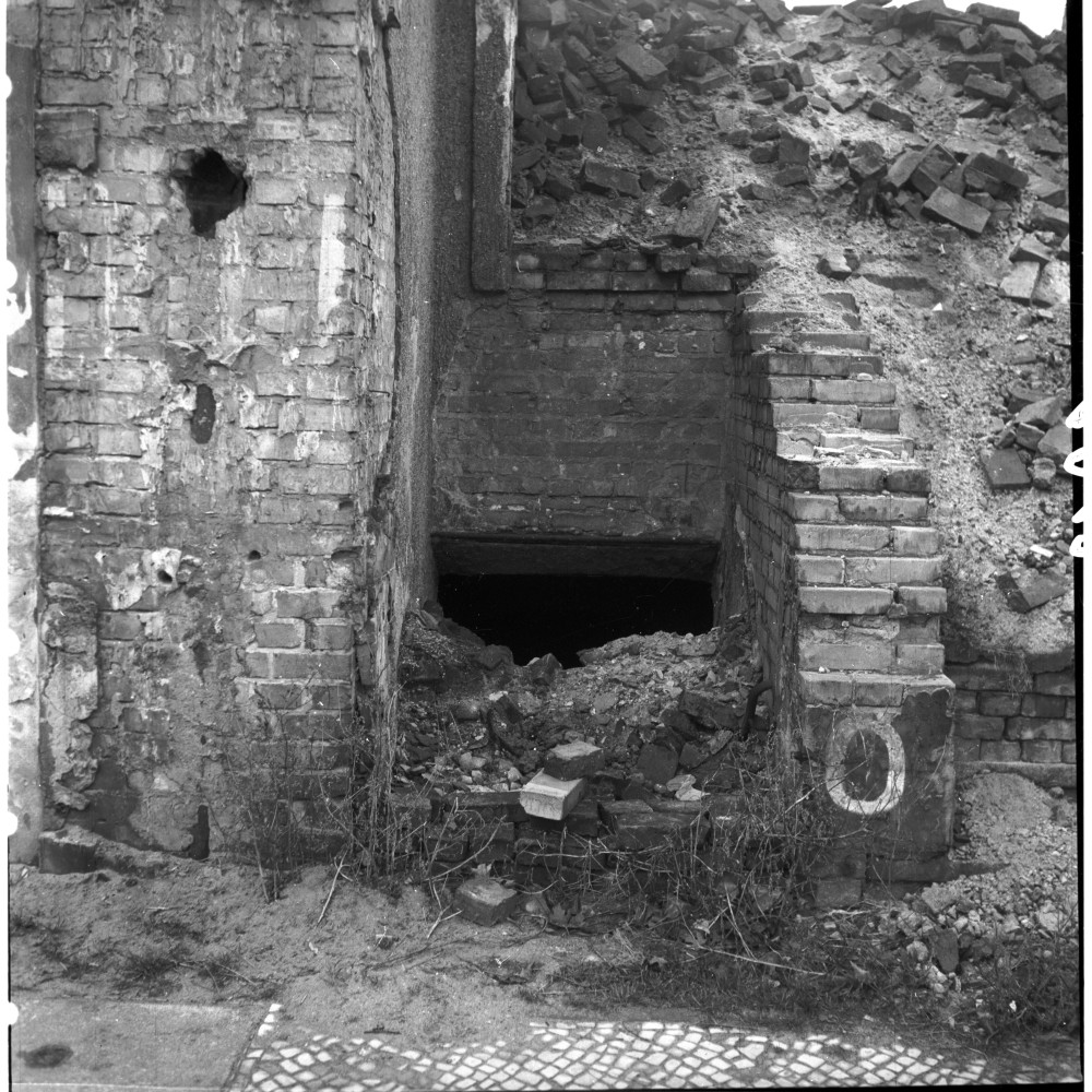 Negativ: Ruine, Innsbrucker Straße 8, 1952 (Museen Tempelhof-Schöneberg/Herwarth Staudt CC BY-NC-SA)