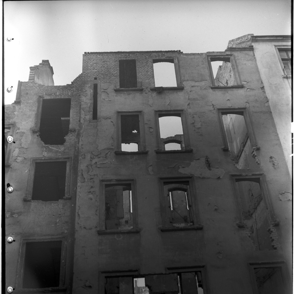 Negativ: Ruine, Katzlerstraße 12, 1950 (Museen Tempelhof-Schöneberg/Herwarth Staudt CC BY-NC-SA)