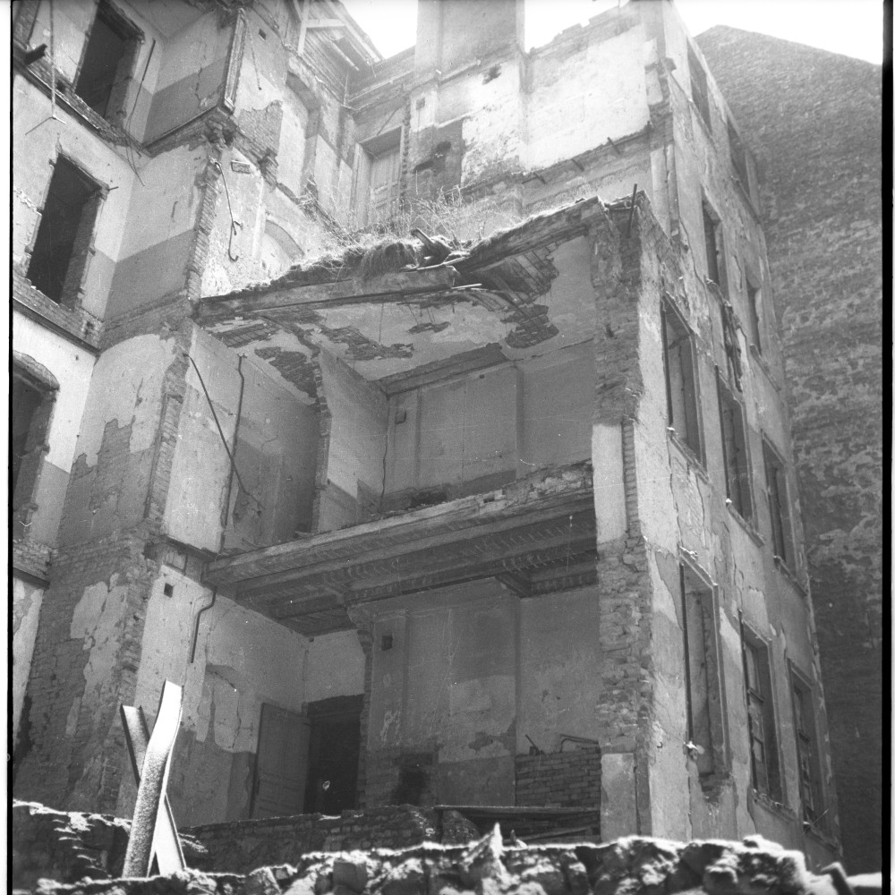 Negativ: Ruine, Katzlerstraße 6, 1951 (Museen Tempelhof-Schöneberg/Herwarth Staudt CC BY-NC-SA)