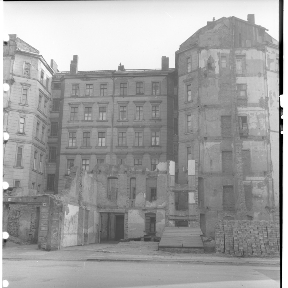 Negativ: Ruine, Kirchbachstraße 15, 1951 (Museen Tempelhof-Schöneberg/Herwarth Staudt CC BY-NC-SA)