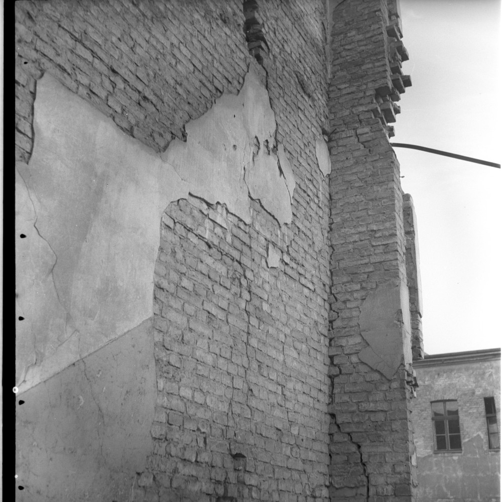 Negativ: Ruine, Koburger Straße 13, 1951 (Museen Tempelhof-Schöneberg/Herwarth Staudt CC BY-NC-SA)