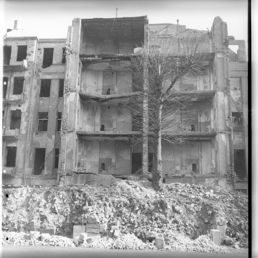 Negativ: Ruine, Kolonnenstraße 26, 1951 (Museen Tempelhof-Schöneberg/Herwarth Staudt CC BY-NC-SA)
