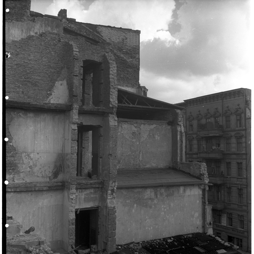 Negativ: Ruine, Kulmer Straße 22, 1950 (Museen Tempelhof-Schöneberg/Herwarth Staudt CC BY-NC-SA)