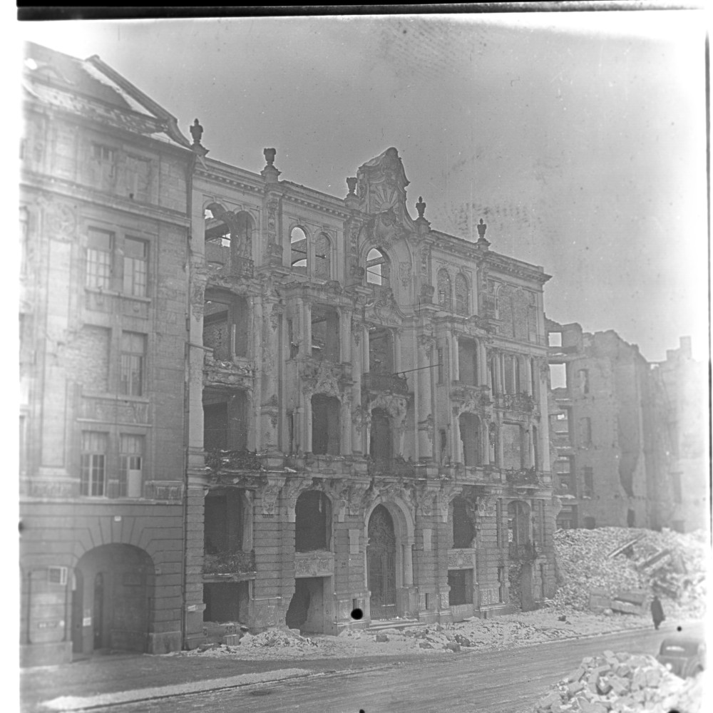 Negativ: Ruine, Kurfürstenstraße 114, 1950 (Museen Tempelhof-Schöneberg/Herwarth Staudt CC BY-NC-SA)