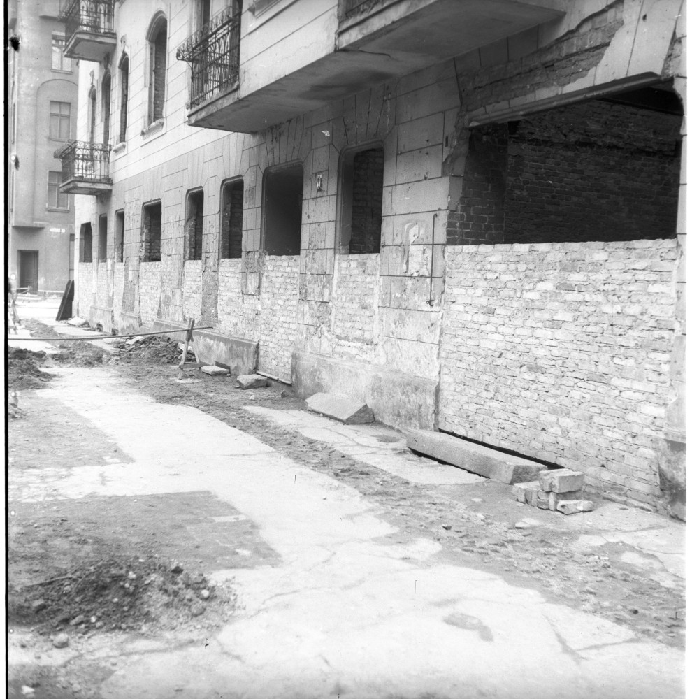 Negativ: Ruine, Kurfürstenstraße 137, 1952 (Museen Tempelhof-Schöneberg/Herwarth Staudt CC BY-NC-SA)