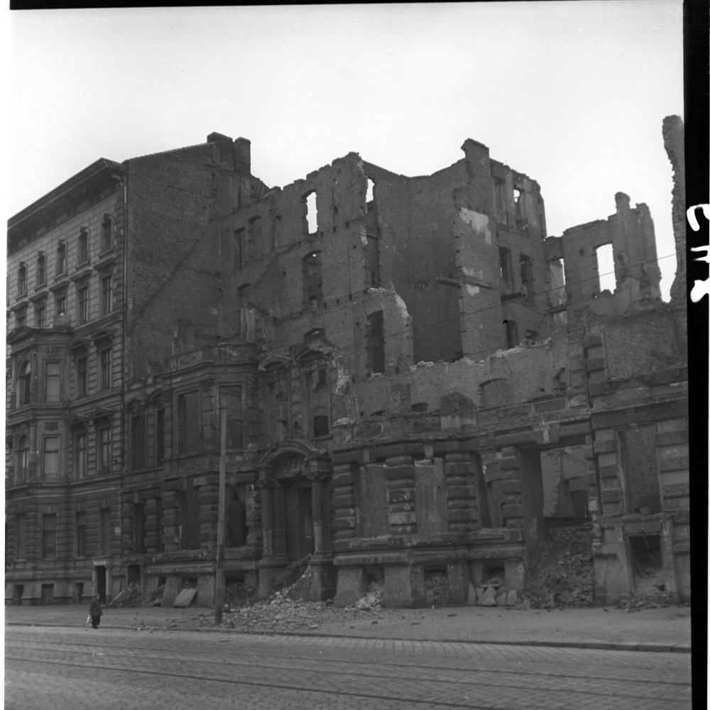 Negativ: Ruine, Kurfürstenstraße 166, 1951 (Museen Tempelhof-Schöneberg/Herwarth Staudt CC BY-NC-SA)