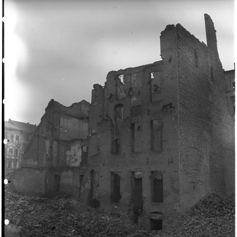Negativ: Ruine, Kurmärkische Straße 3, 1950 (Museen Tempelhof-Schöneberg/Herwarth Staudt CC BY-NC-SA)
