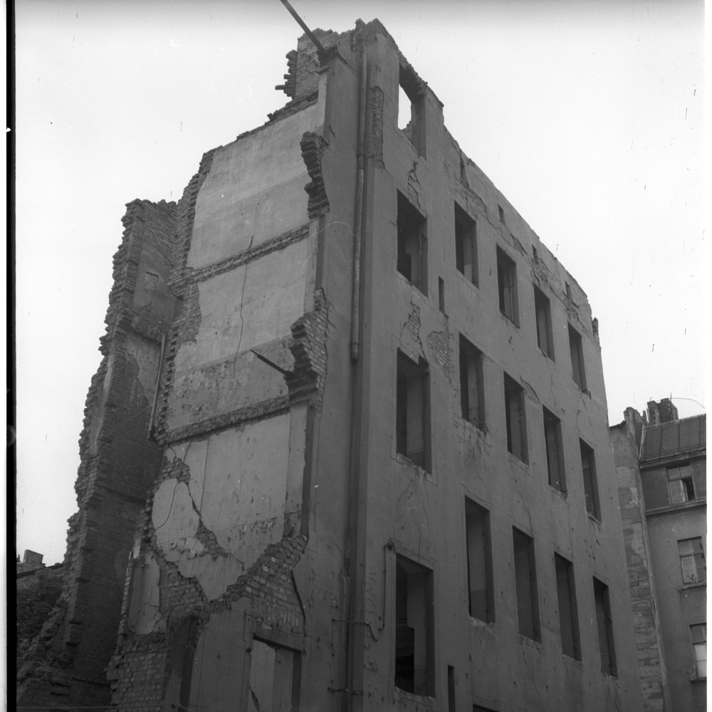Negativ: Ruine, Kurmärkische Straße 9, 1951 (Museen Tempelhof-Schöneberg/Herwarth Staudt CC BY-NC-SA)
