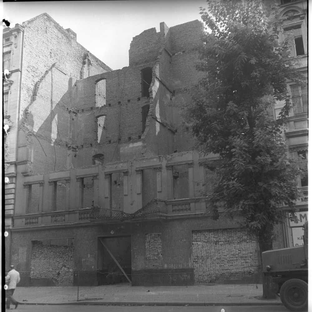 Negativ: Ruine, Kyffhäuserstraße 17, 1950 (Museen Tempelhof-Schöneberg/Herwarth Staudt CC BY-NC-SA)