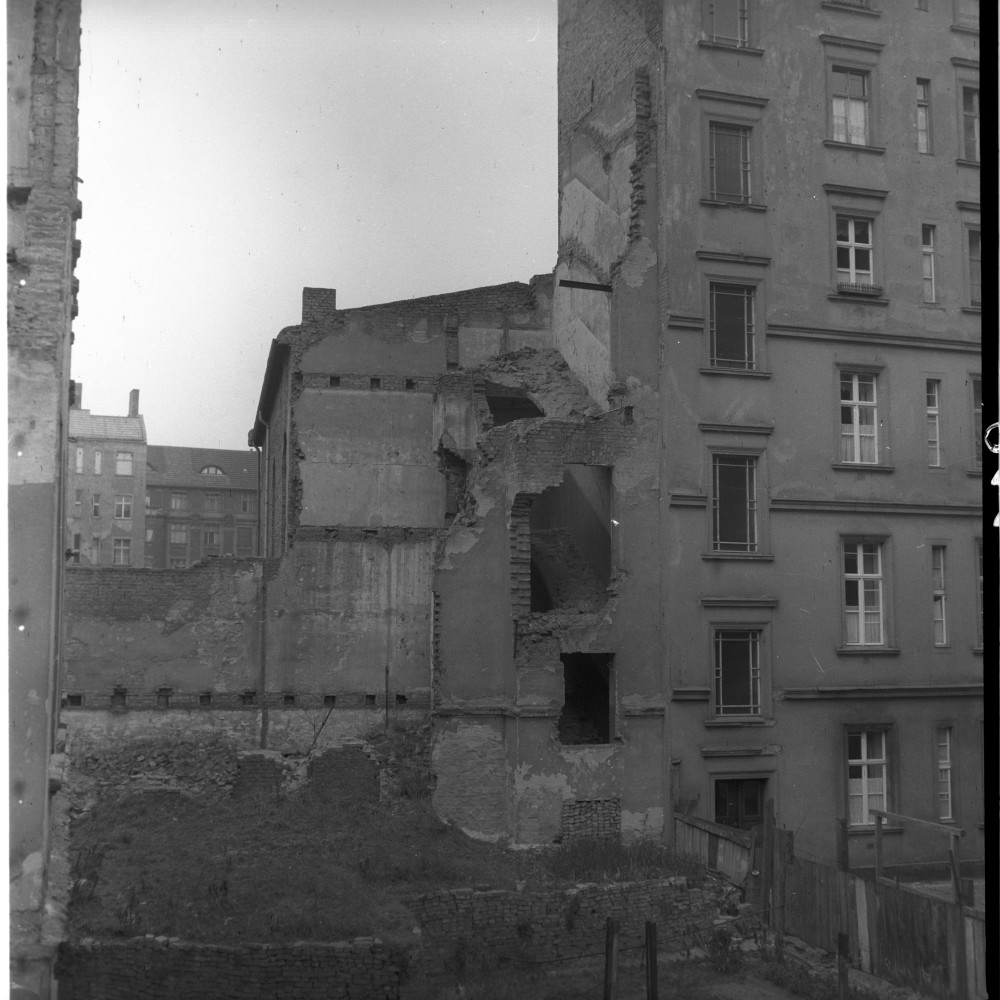 Negativ: Ruine, Kyffhäuserstraße 5, 1952 (Museen Tempelhof-Schöneberg/Herwarth Staudt CC BY-NC-SA)