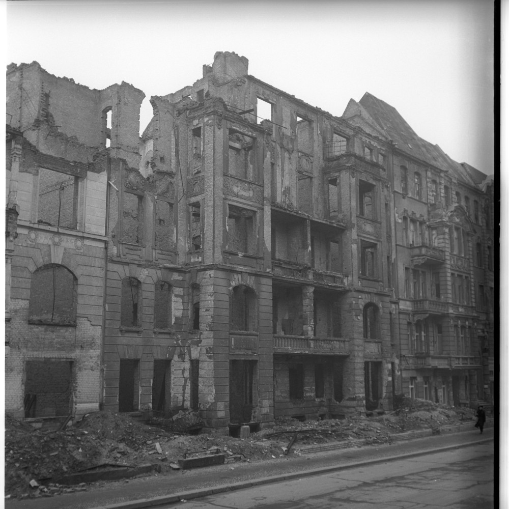 Negativ: Ruine, Landshuter Straße 2, 1950 (Museen Tempelhof-Schöneberg/Herwarth Staudt CC BY-NC-SA)