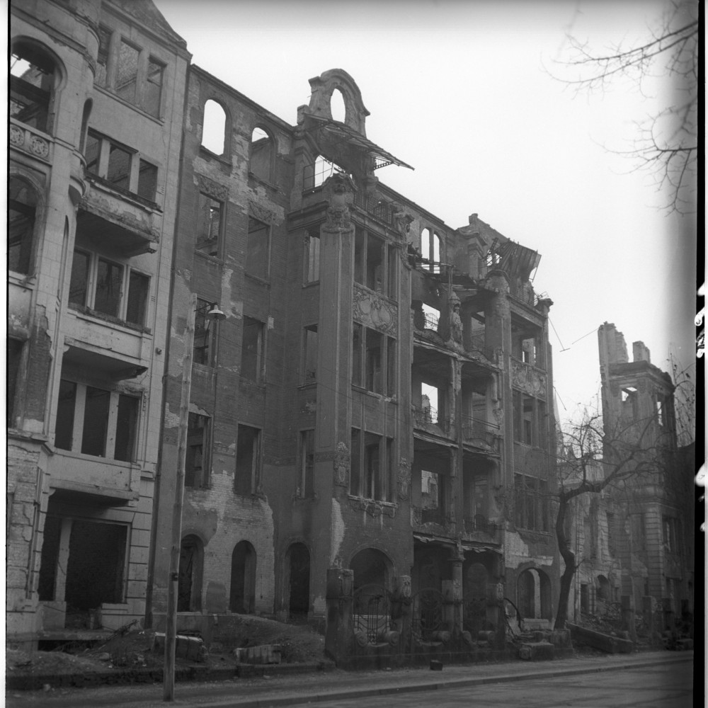 Negativ: Ruine, Landshuter Straße 34, 1950 (Museen Tempelhof-Schöneberg/Herwarth Staudt CC BY-NC-SA)