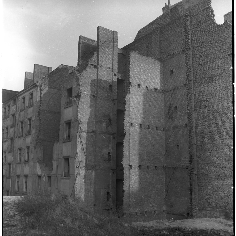 Negativ: Ruine, Leberstraße 69, 1951 (Museen Tempelhof-Schöneberg/Herwarth Staudt CC BY-NC-SA)