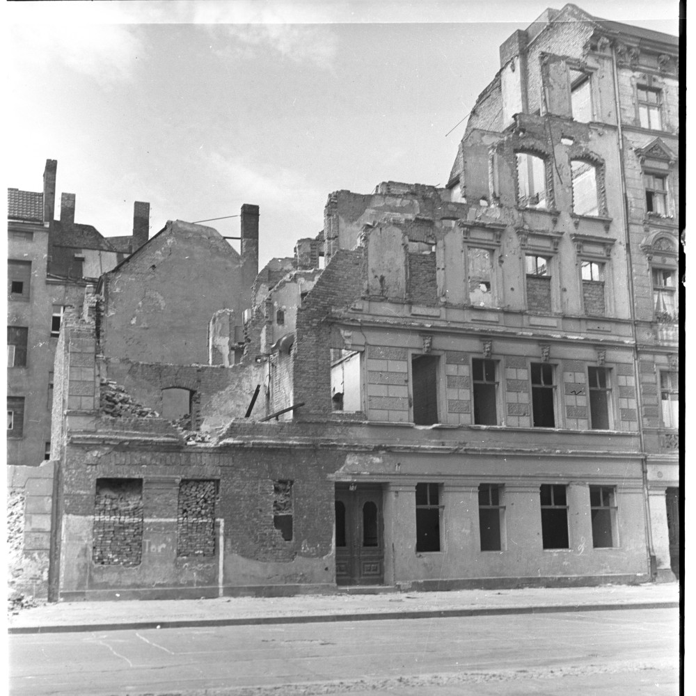 Negativ: Ruine, Leberstraße 82, 1950 (Museen Tempelhof-Schöneberg/Herwarth Staudt CC BY-NC-SA)