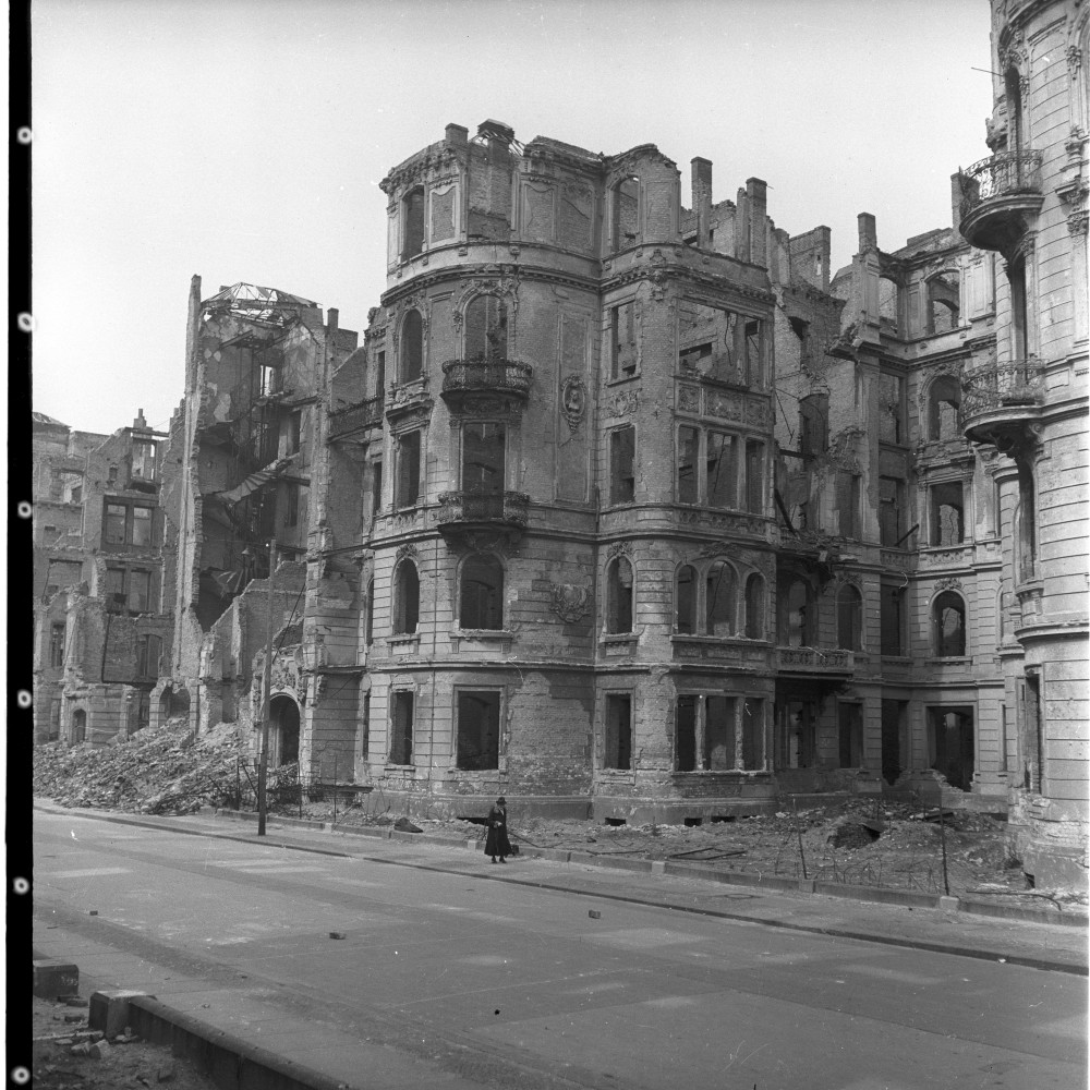 Negativ: Ruine, Luitpoldstraße 19, 1950 (Museen Tempelhof-Schöneberg/Herwarth Staudt CC BY-NC-SA)
