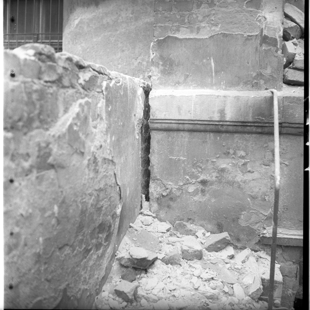 Negativ: Ruine, Luitpoldstraße 2, 1951 (Museen Tempelhof-Schöneberg/Herwarth Staudt CC BY-NC-SA)