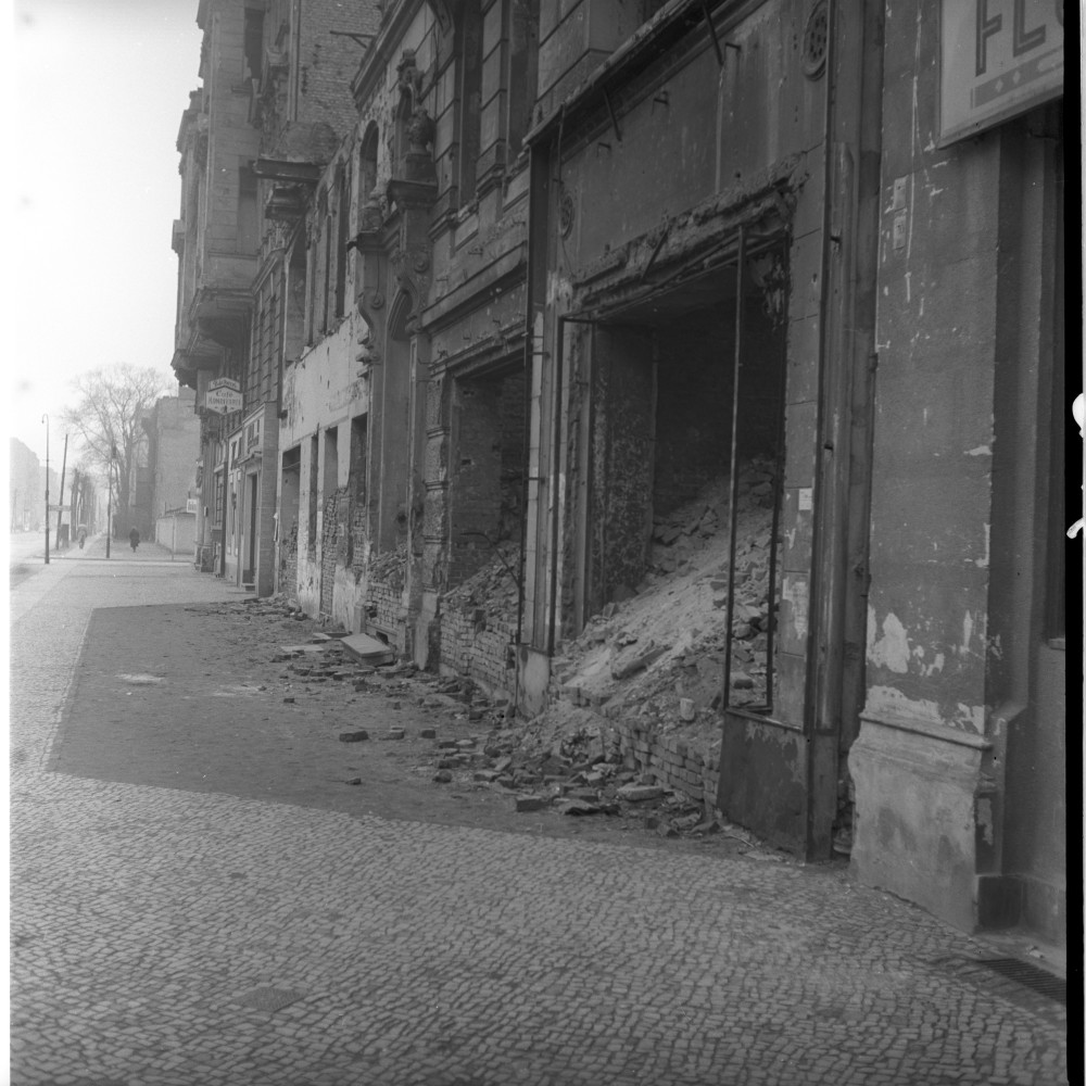 Negativ: Ruine, Lutherstraße 31, 1952 (Museen Tempelhof-Schöneberg/Herwarth Staudt CC BY-NC-SA)