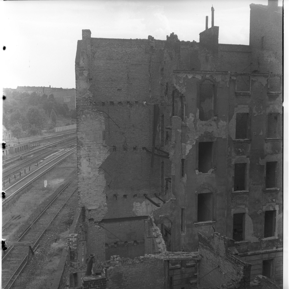 Negativ: Ruine, Mansteinstraße 12, 1950 (Museen Tempelhof-Schöneberg/Herwarth Staudt CC BY-NC-SA)