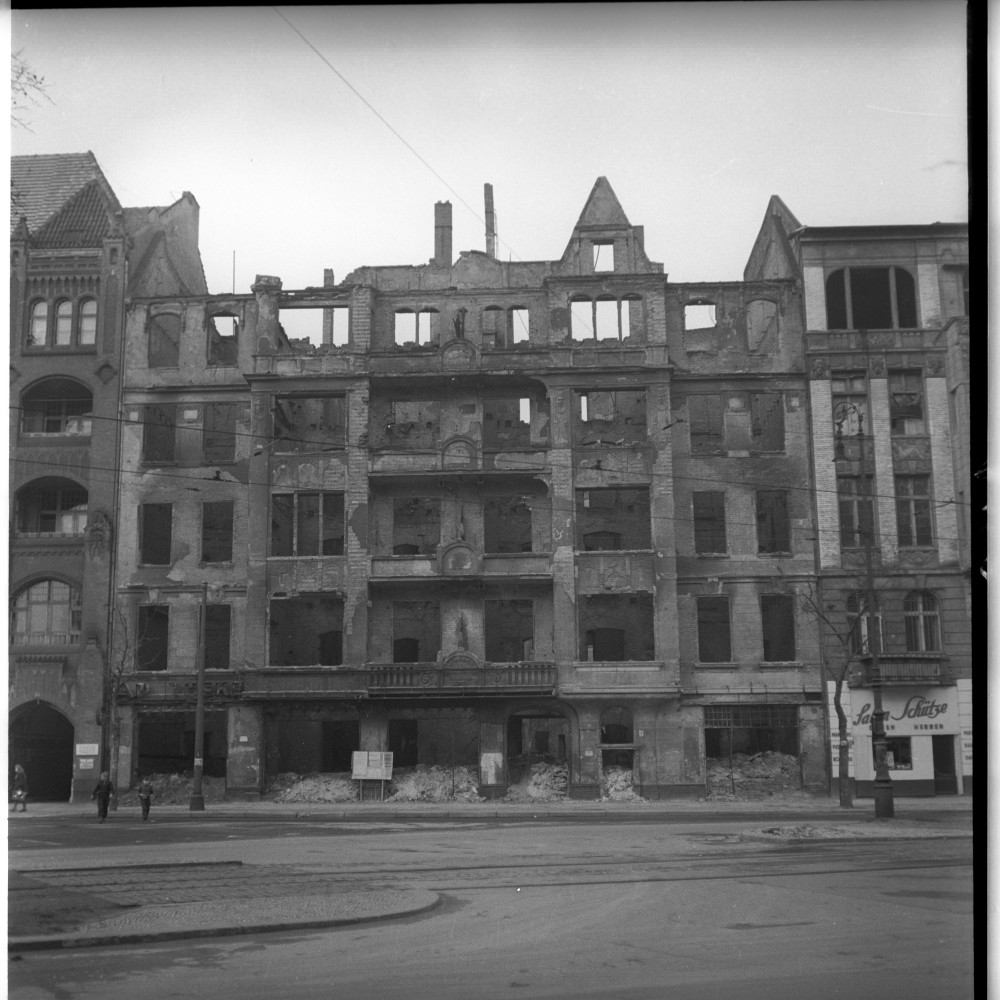 Negativ: Ruine, Martin-Luther-Straße 11, 1950 (Museen Tempelhof-Schöneberg/Herwarth Staudt CC BY-NC-SA)