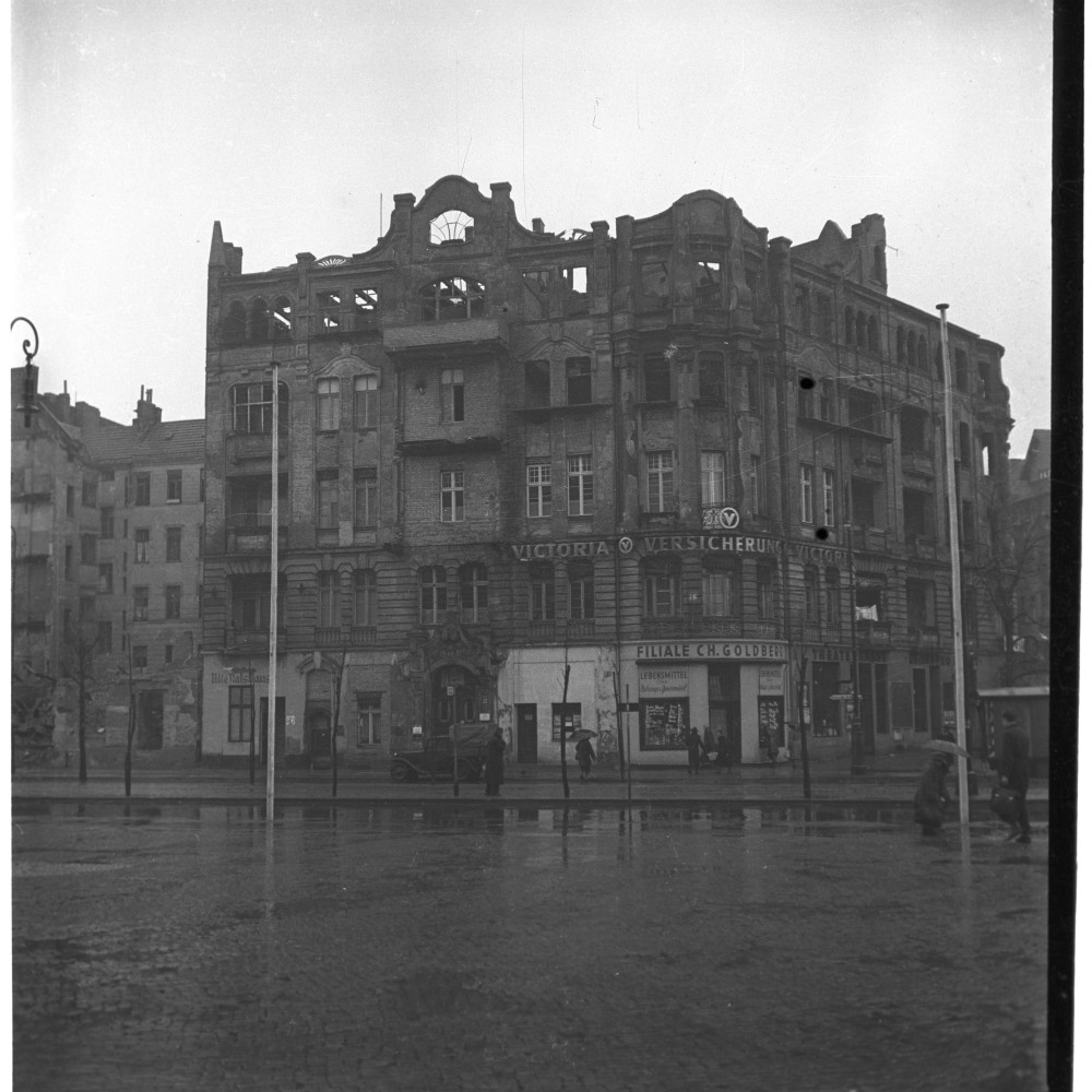 Negativ: Ruine, Martin-Luther-Straße 67, 1949 (Museen Tempelhof-Schöneberg/Herwarth Staudt CC BY-NC-SA)