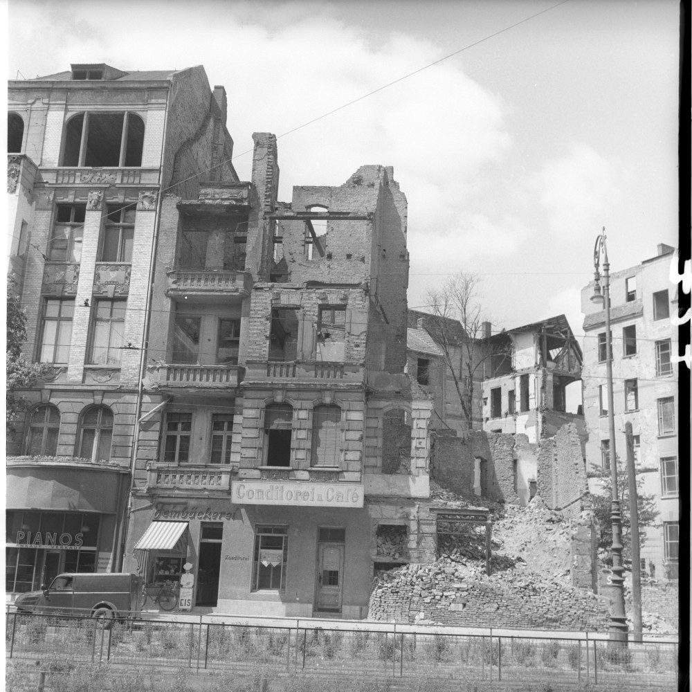 Negativ: Ruine, Martin-Luther-Straße 9 a, 1951 (Museen Tempelhof-Schöneberg/Herwarth Staudt CC BY-NC-SA)